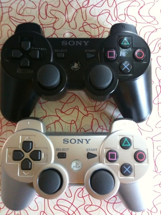 Illustration for article titled PS3's Satin Silver Dualshock